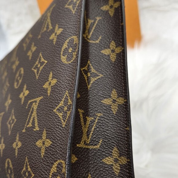 Louis Vuitton Monogram Pouch 26 cm - Picture 7 of 14